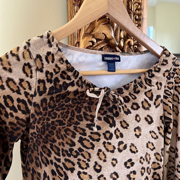 Limited too long sleeve cheetah print top size medium - Picture 3 of 4